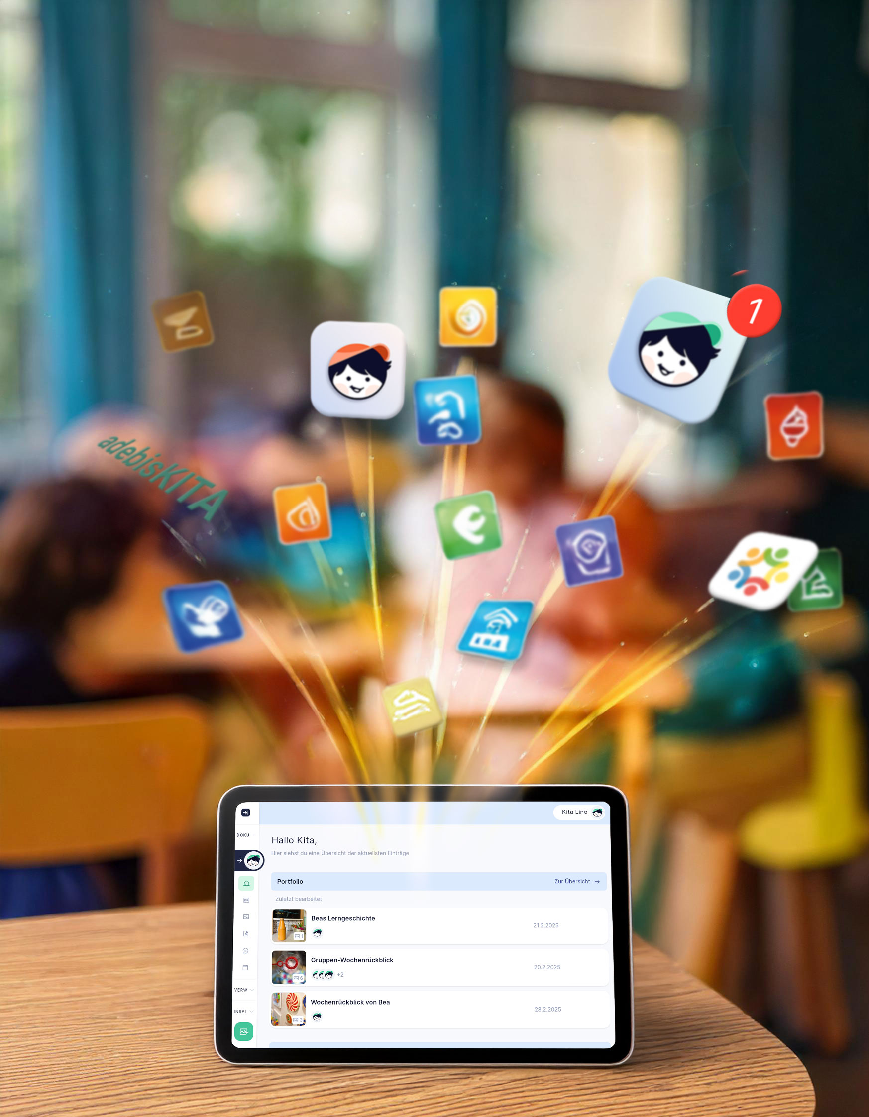 Tablet mit Kita-Software auf einem Tisch, umgeben von schwebenden App-Symbolen in Kita-Umgebung.